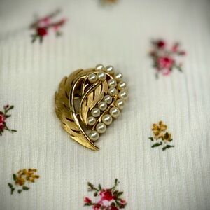 Vintage Trifari Pearl Leaf Brooch Gold Tone Mid Century Designer Pin